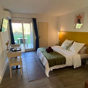 Joli 27m2 Oasis Provencale En Village En Camargue Arles